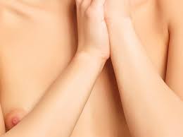 Juckende Brustwarzen: Die Gründe und was du tun kannst | Wunderweib