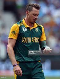 We know full well the struggle of finding the perfect hairstyle for a round face shape: South Africa S Paceman Dale Steyn Prepares To Bowl During The Pool B World Cricket Cricket Sport Cricket Wicket