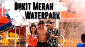 One of it is its renowned water park. Semester Break Trip å°±æ˜¯è¦åŽ»æ°´ä¸Šä¹å›­ Bukit Merah Laketown Waterpark Youtube