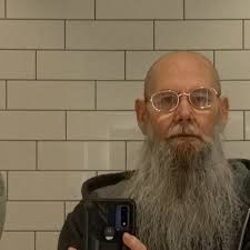 MIKU is small? The guitar is big? BAND-MAID