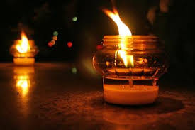 Dacă aveți probleme cu viermii din ghivece, așezați câteva felii de cartofi cruzi. LuminaÅ£ia SÄƒrbÄƒtoarea Aducerii Aminte De Cei PlecaÅ£i RÄƒsunetul