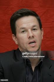 356 Mark Wahlberg Portrait Session Stock Photos, High-Res Pictures, and  Images