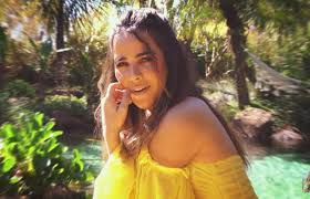 Ser filha de pai famoso pode ter feito a diferença e aberto muitas portas para a cantora wanessa camargo no início de sua carreira. Wanessa Camargo Curte A Natureza No Clipe De Incapaz