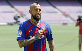 Futbolista chileno, mediocentro mixto de la selección de chile y el barcelona de españa. Arturo Vidal An Imposing Presence In Midfield