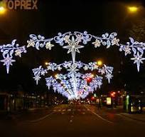 Deals Christmas Across Street Light Multiple Christmas ...