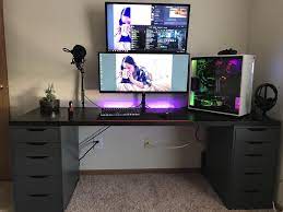 I Am In Love With This Ikea Desk And The Hue Really Brings This Case To Life Battlestatio Gaming Computer Desk Video Game Room Design Computer Desk Setup
