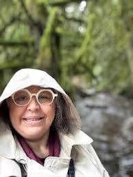 Veronica Cash's Instagram, Twitter & Facebook