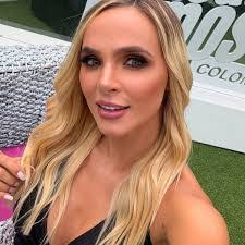 Elizabeth Loaiza's Instagram, Twitter & Facebook