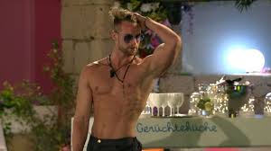 The love island 2021 contestants have been revealed, with a slew of sizzling singletons from all walks of life preparing to enter the majorcan villa next week. Love Island Granate Florian Ist Ein Alter Bekannter