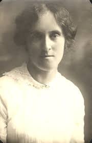 Ella Newman's Instagram, Twitter & Facebook