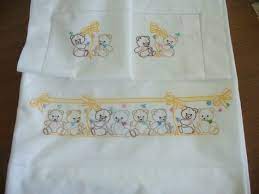 Lenzuolini Per Culla Ricamiamo Insieme Con Rosanna Lencol De Bebe Bordado Livre Enxoval De Bebe
