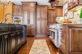 Designed By Linda Petock Of Integrity Kitchen Bath This Home In Newtown Pennsylvania Supremely Showcases Sta Kitchen Remodel Kitchen Colors Maple Cabinets
