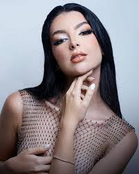 Samantha Fiore's Instagram, Twitter & Facebook