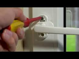 Gebäude mit veralteten fenstern und außentüren verschlingen viel energie. Fenstergriff Tauschen Abschliessbar Fenstergriff Kindersicherung Youtube