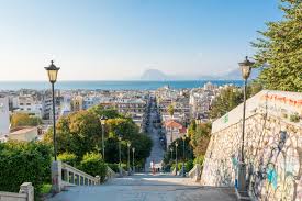 Πρώτες βοήθειες και χρήσιμα τηλέφωνα. Kairos Anebainei H 8ermokrasia 35aria Se Patra Kai Dyt Ellada Alpha Patras