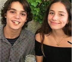 Elle était alors âgée de sept ans et avait été transportée à l'hôpital pour. Jack Depp Bisexuel Le Fils De Vanessa Paradis Livre Sa Verite Photo