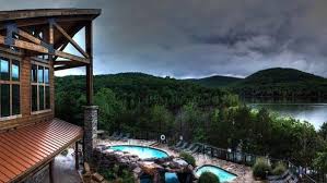 The Beautiful Lake And Forest Retreat In Missouri You Ll Want To Add To Your Bucket List Romantic Vacations Romantic Getaway Romantic Places