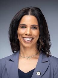 Karen Nunn's Instagram, Twitter & Facebook