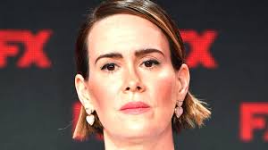 There might be a significant age gap — 32 years, to be exact — between the two women, but the american horror story stalwart and bonafide screen legend are clearly meant to be together. Clc19cr1p8zrfm