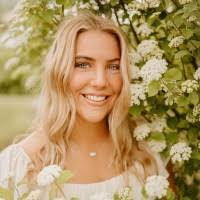 Amanda Arrambide's Instagram, Twitter & Facebook