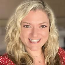 🗝️ If I were to pivot into EdTech all over again, here's what I wish I had  known… (Not a teacher. Not a product manager. Just a first-gen college grad  with a