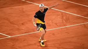 Stefanos tsitsipas of greece prepares to serve against norway's casper ruud during their third round match at the madrid open tennis tournament in madrid, spain, thursday. French Open Djokovic Und Nadal Gegen Die Aussenseiter Sport Sz De