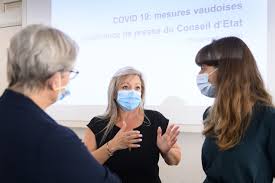 Experts say we can thank masks and social distancing. Vaud Ferme Ses Boites De Nuit Face A La Recrudescence Du Virus Heidi News