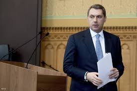 Feleségét nem véletlenül épp úgy és ott láttatja, ahol a fidesz a nőket szereti: Index Belfold Lazart Felelossegre Vonta A Felesege Amiert Elfelejtette A Nonapot