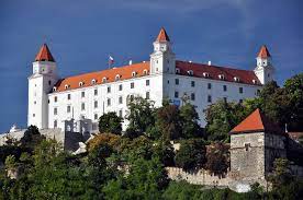 Databáza vlastných mien a názvov lokalít na slovensku z r. File Bratislava Hrad Slovensko Jpg Wikipedia