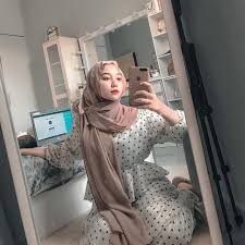 Pin Oleh Ailyna Misskyln Di Baju Kurung Mix Tshirt Ketat Di 2020 Gaya Hijab Wanita Gadis Cantik