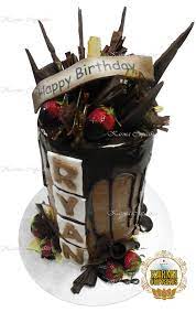 For the perfect picture birthday cakes, choose a photo print cake template, pick a yummy recipe and size to suit your occasion and upload your photo to get your face on a cake. Ryan Reynolds Chocolate Mud Drip Cake With Strawberries