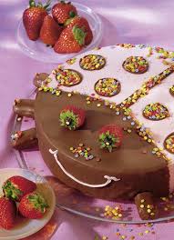 Frohliche Frischkase Erdbeer Torte Rezept Erdbeer Torte Kuchen Und Torten Rezepte Fruchtiger Kuchen