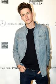 Tak by se dal popsat pocit chartisty, člena výboru na obranu… Expres Cz Fotogalerie Albert Cerny Patri Mezi Nejvic Sexy Zpevaky V Ceskem Hudebnim Rybniku