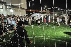 Foto : Resmikan Kampung Susun Bayam, Anies Baswedan Jajal Lapangan Sepak Bola Mini | merdeka.com