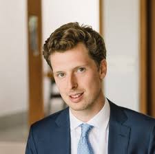 Tomorrow we're in Paris! Heidi Evans is the founder of Women of Paris, a  tour business illuminating the women who shaped the City of Lights. We chat  about the difficulty of guiding