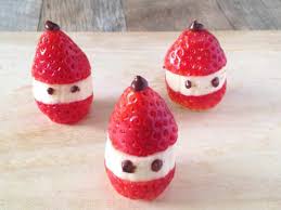 クリームやマシュマロで いちごサンタ3つの作り方 活用例5選 macaroni いちご クリスマスデザート バナナ