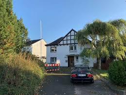 Jahrhundert befindet sich dort das staatliche forstamt arnsberg.nach dem gut heißt heute auch das umgebende stadtquartier obereimer. Haus Zum Verkauf Oemberg 2 59823 Nordrhein Westfalen Arnsberg Mapio Net