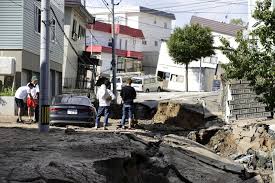 © willy haryono jepang berada di persimpangan empat lempeng tektonik sehingga rentan dilanda gempa bumi pada setiap tahunnya. Gempa Bumi Dan Tanah Longsor Guncang Jepang