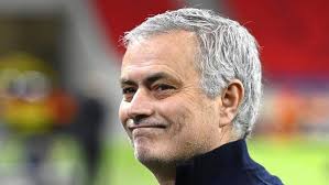 Roma vui mừng thông báo đạt thoả thuận để mourinho trở thành hlv đội bóng, trang chủ. Ukow1xnlx2vam