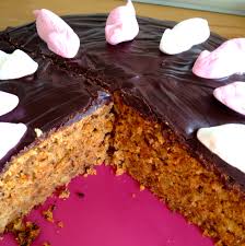 Draußen hängt ein rest nebel, es wird langsam hell und drinnen brutzeln apfelspalten in zimtzuckerbutter für den belag. Saftiger Mohren Bananen Kuchen Aufgegabelt Vegetarischer Foodblog Reiseblog