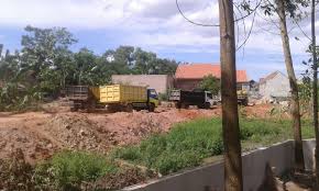 V = p x l = 15 m1 x 8,5 m1 = 127,5 m2 keterangan : Cara Menghitung Kebutuhan Tanah Urug Untuk Pemadatan Lahan Cacatrik