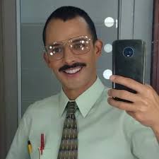 Nicolás Rincón, actor de novela de Arelys Henao (Caracol), tiene bus escolar