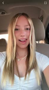 Ella Rew (@coolerthanellarew)