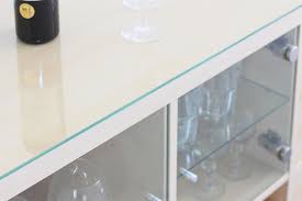Die Glasplatte Skydda Wertet Das Regal Auf Und Schutzt Die Oberflache Ikea Shelf Upgrade With Glass Plate Skydda Surf Ikea Kallax Regal Kallax Regal Regal