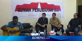 D tanah papua tanah leluhur a disana aku lahir a bersama angin bersama daun d aku di besarkan. Edo Kondologit Harus Ada Perubahan Di Papua