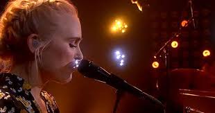 Det ble høy gåsehudfaktor da eva weel skram fremførte sin nye låt berre la meg vær på lindmo sammen med. Eva Weel Skram Eva Heartmaker Twitter