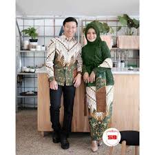 Tunangan adalah salah satu momen membahagiakan dalam kehidupan seseorang. Jual Baju Couple Kebaya Wisuda Tunangan Online Juni 2021 Blibli