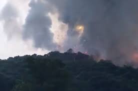 Des incendies de forêt ont atteint des zones habitées à proximité de plusieurs attractions touristiques du sud de la turquie, faisant quatre morts et évacuant des dizaines de villages, ont rapporté jeudi les médias turcs. Sakarya Incendie Dans La Plus Grande Incendie De Feux D Artifice En Turquie Au Moins 41 Employes Blesses Newsclic