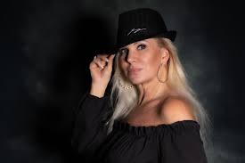 May 21, 2021 · laura müller ist seit einigen monaten von der bildfläche verschwunden. Claudia Norberg Wurde Die Wendler Ex Erpresst Schlager De