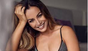 Maybe you would like to learn more about one of these? Joana Duarte Esta Solteira